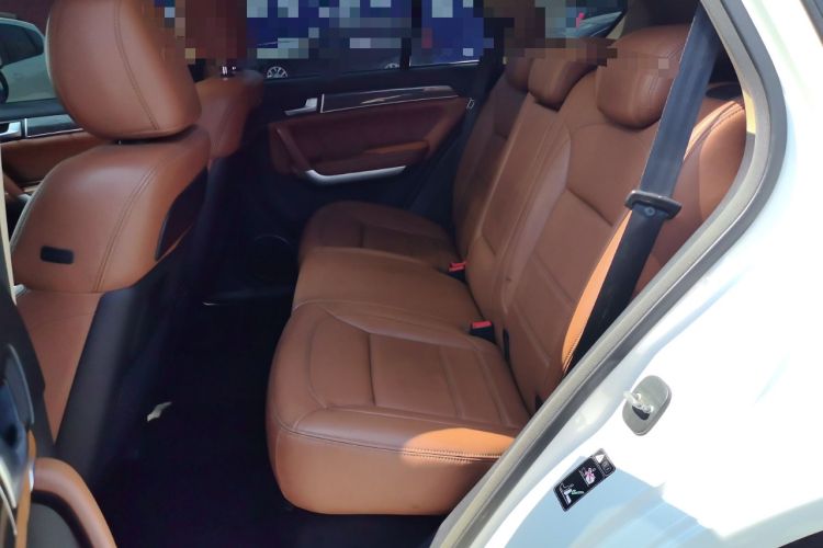 Used Haval H8 2015 2.0T Four-Wheel Drive Comfort Version Interior 1