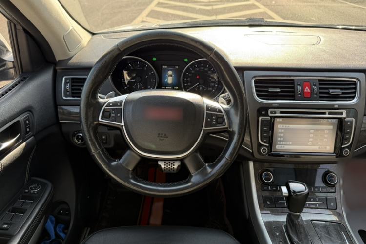 Used Haval H8 2015 2.0T Two-Wheel-Drive Luxury Version Interior 1