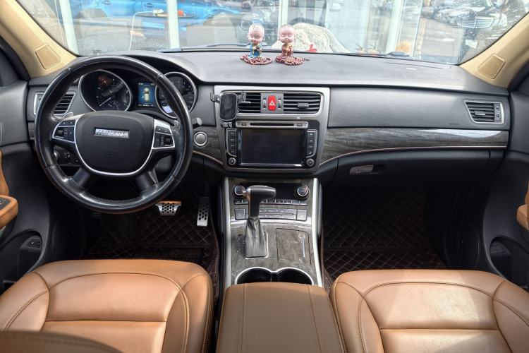 Used Haval H8 2015 2.0T Two-Wheel-Drive Elite Version Interior 1