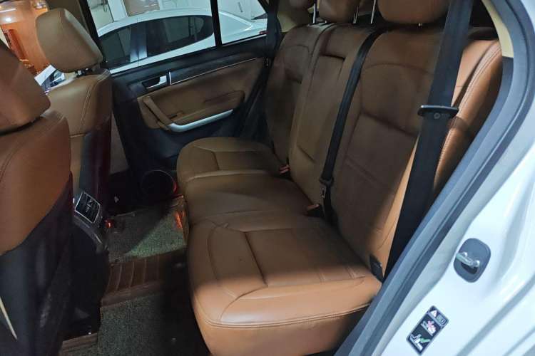 Used Haval H8 2015 2.0T Two-Wheel-Drive Elite Version Interior 1
