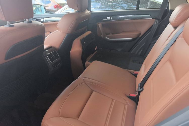 Used Haval H8 2015 2.0T Two-Wheel Drive Comfort Version Interior 2