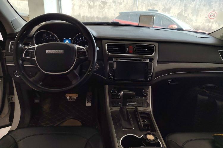 Used Haval H8 2015 2.0T Four-Wheel Drive Elite Model Interior 2