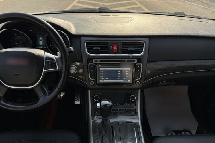 Used Haval H8 2015 2.0T Two-Wheel-Drive Luxury Version Interior 2