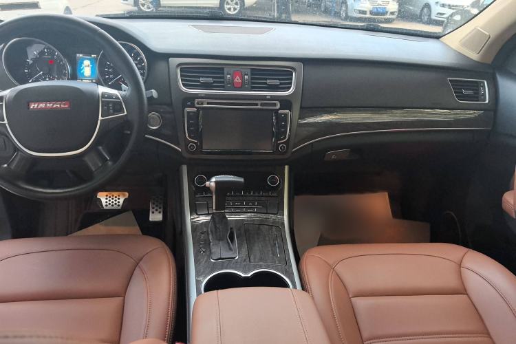 Used Haval H8 2015 2.0T Two-Wheel Drive Comfort Version Interior 3