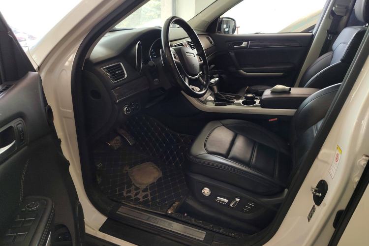 Used Haval H8 2015 2.0T Four-Wheel Drive Elite Model Interior 3
