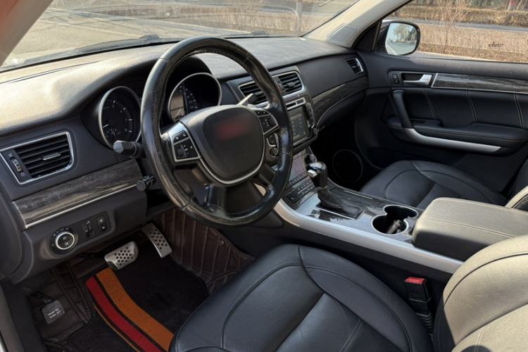 Used Haval H8 2015 2.0T Two-Wheel-Drive Luxury Version Interior 5