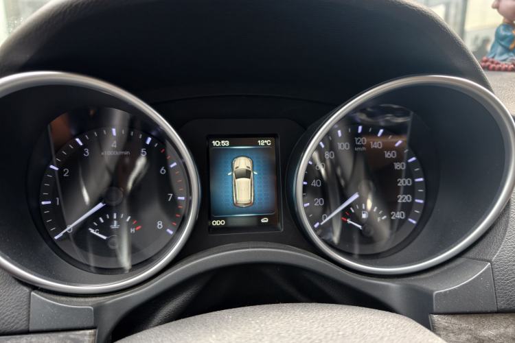 Used Haval H8 2015 2.0T Two-Wheel-Drive Elite Version Interior 5