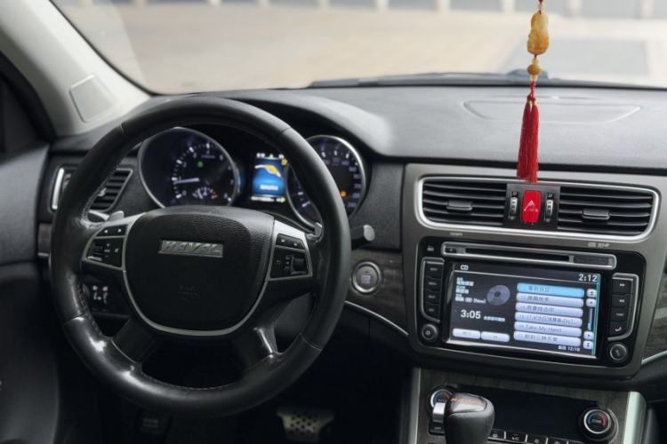 Used Haval H8 2015 2.0T Two-Wheel-Drive Standard Version Interior 5