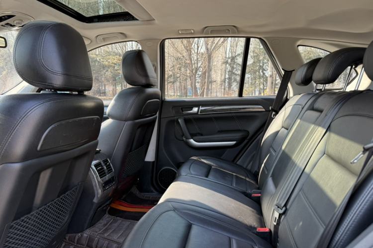 Used Haval H8 2015 2.0T Two-Wheel-Drive Luxury Version Interior 6