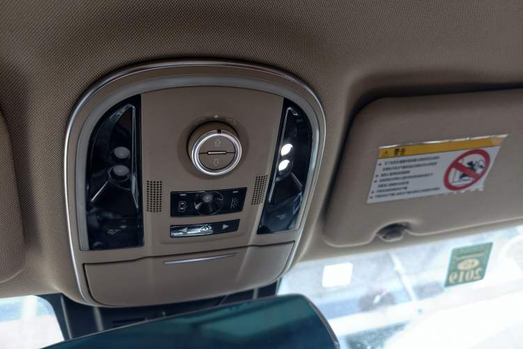 Used Haval H8 2015 2.0T Two-Wheel-Drive Elite Version Interior 6