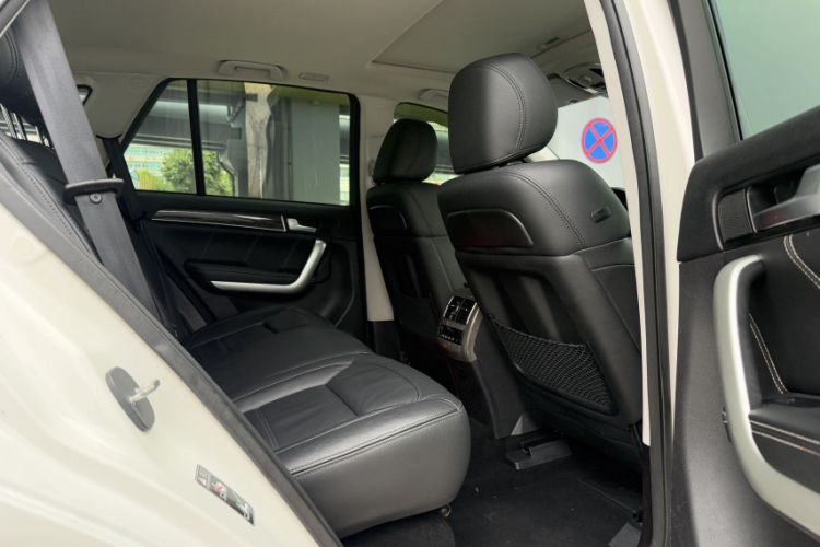Used Haval H8 2015 2.0T Two-Wheel-Drive Standard Version Interior 6