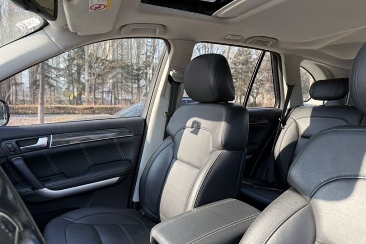 Used Haval H8 2015 2.0T Two-Wheel-Drive Luxury Version Interior 7