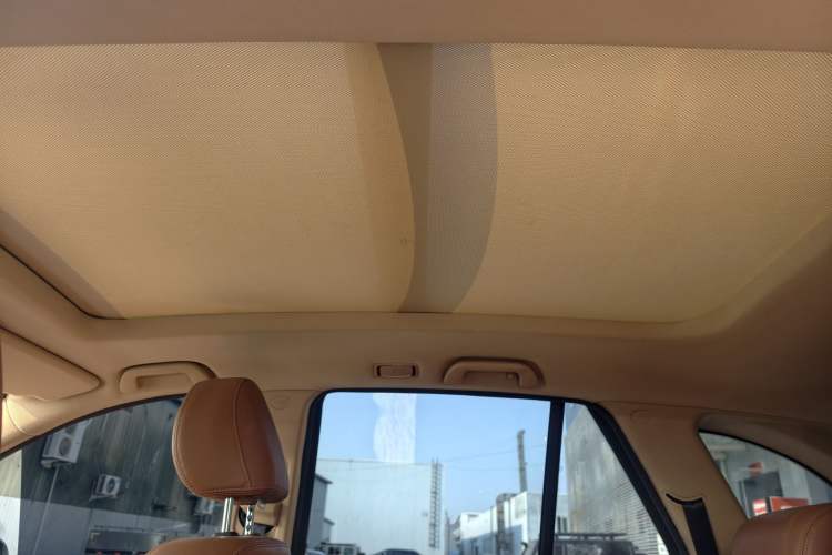 Used Haval H8 2015 2.0T Two-Wheel-Drive Elite Version Interior 7