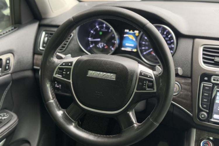 Used Haval H8 2015 2.0T Two-Wheel-Drive Standard Version Interior 7