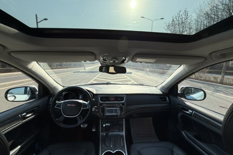 Used Haval H8 2015 2.0T Two-Wheel-Drive Luxury Version Interior 8