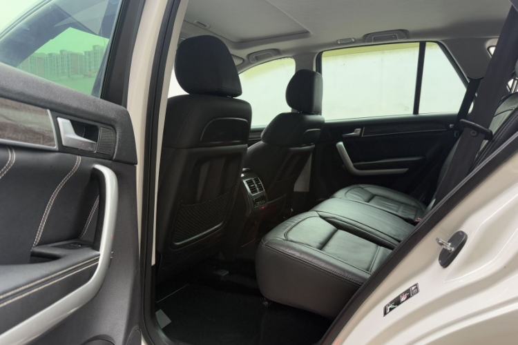Used Haval H8 2015 2.0T Two-Wheel-Drive Standard Version Interior 8