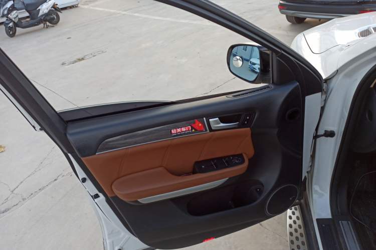 Used Haval H8 2015 2.0T Two-Wheel Drive Comfort Version Left Front Door Interior