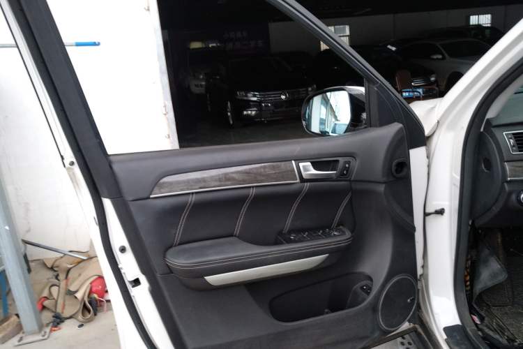 Used Haval H8 2015 2.0T Two-Wheel-Drive Luxury Version Left Front Door Interior