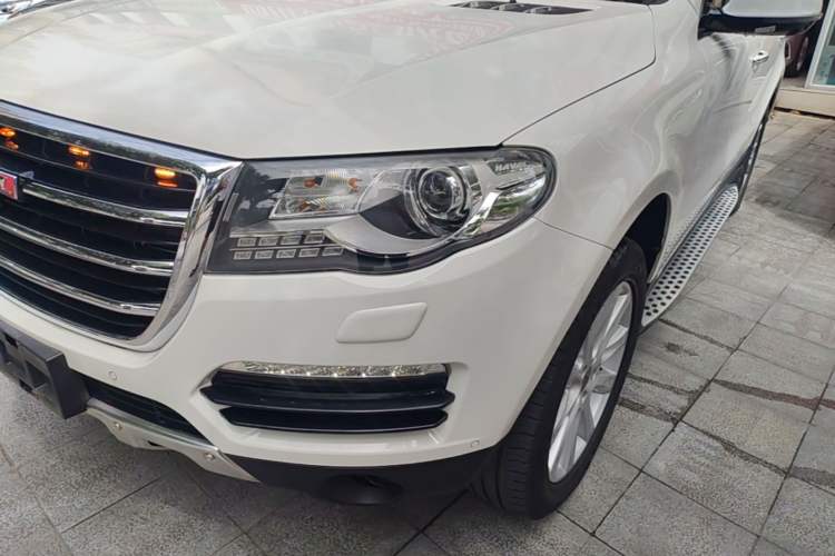 Used Haval H8 2015 2.0T Two-Wheel-Drive Elite Version Left Front Headlight
