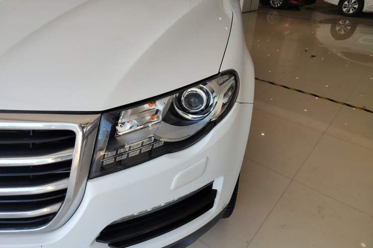 Used Haval H8 2015 2.0T Four-Wheel Drive Elite Model Left Front Headlight