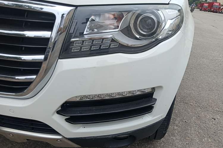 Used Haval H8 2015 2.0T Two-Wheel-Drive Standard Version Left Front Headlight