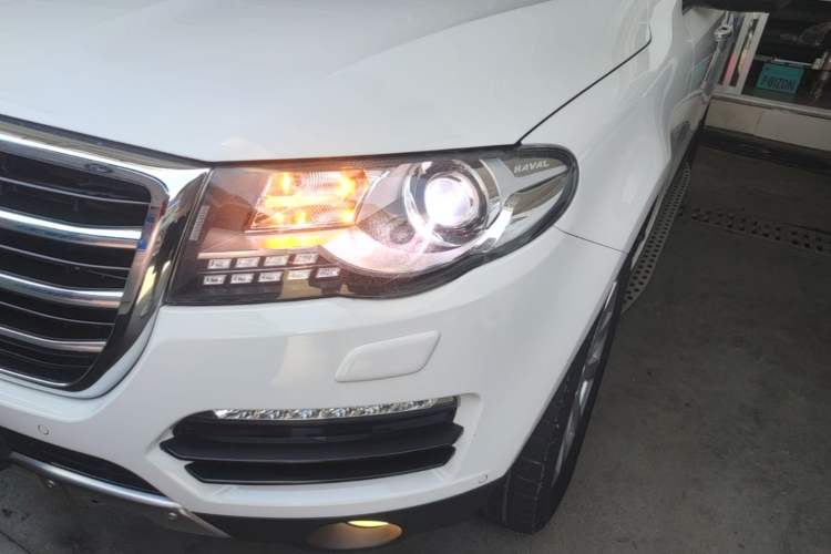 Used Haval H8 2015 2.0T Four-Wheel Drive Elite Model Left Front Headlight