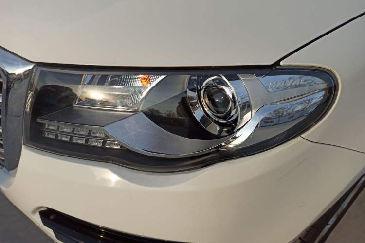 Used Haval H8 2015 2.0T Two-Wheel Drive Comfort Version Left Front Headlight