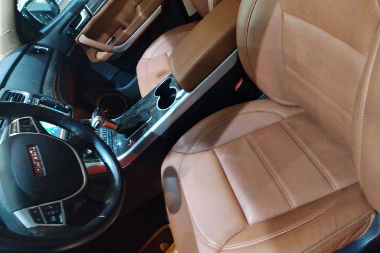 Used Haval H8 2015 2.0T Two-Wheel-Drive Elite Version Left Front Seat