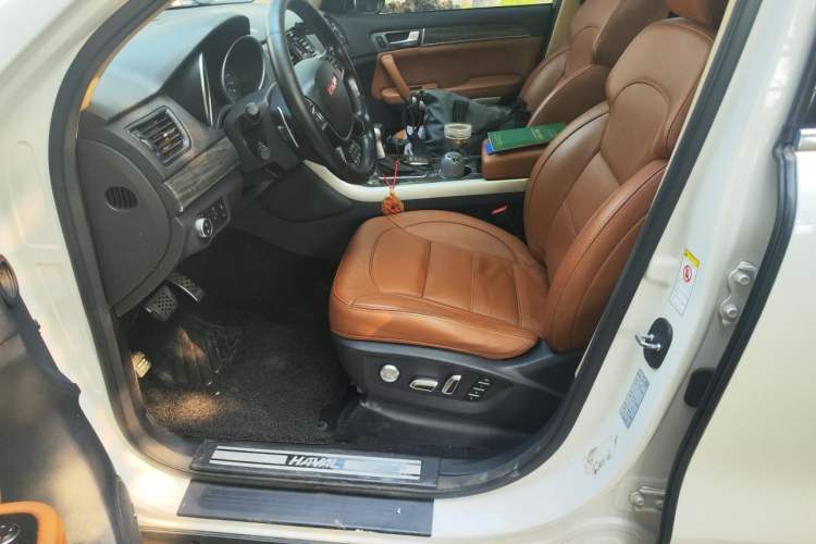 Used Haval H8 2015 2.0T Two-Wheel-Drive Luxury Version Left Front Seat