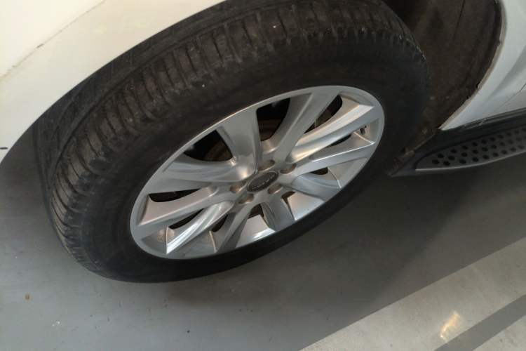 Used Haval H8 2015 2.0T Two-Wheel-Drive Luxury Version Left Front Wheel Hub
