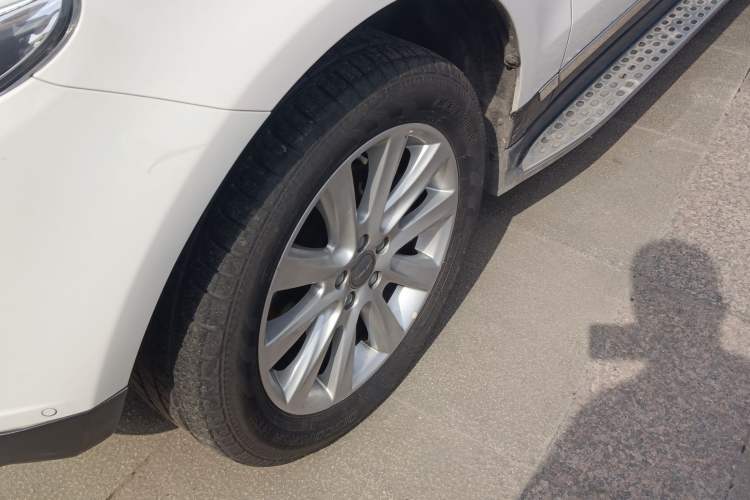Used Haval H8 2015 2.0T Two-Wheel Drive Comfort Version Left Front Wheel Hub