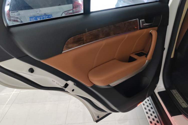 Used Haval H8 2015 2.0T Two-Wheel-Drive Luxury Version Left Rear Door Interior