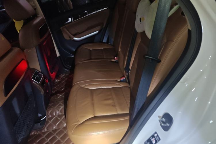 Used Haval H8 2015 2.0T Two-Wheel-Drive Luxury Version Left Rear Seat