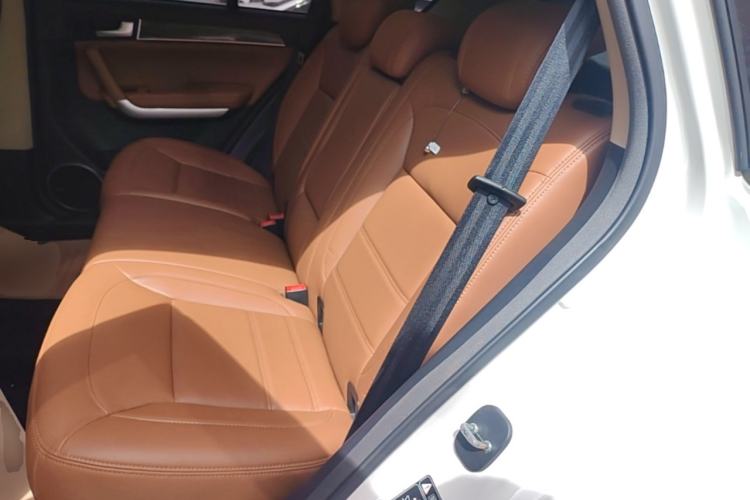 Used Haval H8 2015 2.0T Two-Wheel-Drive Elite Version Left Rear Seat