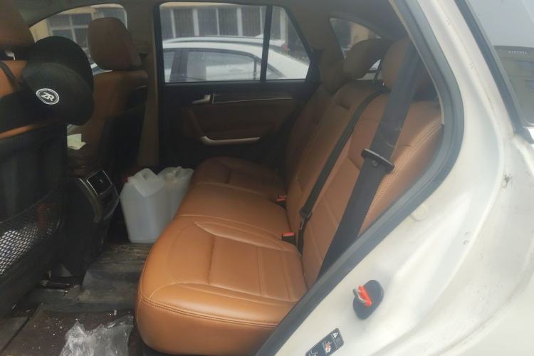 Used Haval H8 2015 2.0T Two-Wheel Drive Comfort Version Left Rear Seat