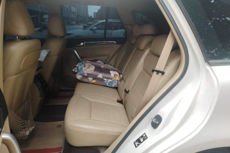 Used Haval H8 2015 2.0T Two-Wheel-Drive Standard Version Left Rear Seat