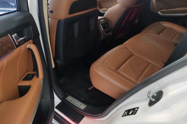 Used Haval H8 2015 2.0T Two-Wheel-Drive Luxury Version Left Rear Seat