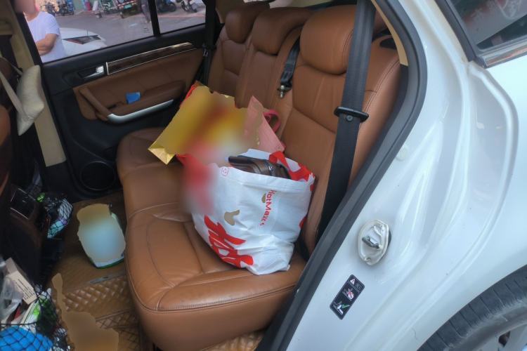 Used Haval H8 2015 2.0T Two-Wheel-Drive Luxury Version Left Rear Seat