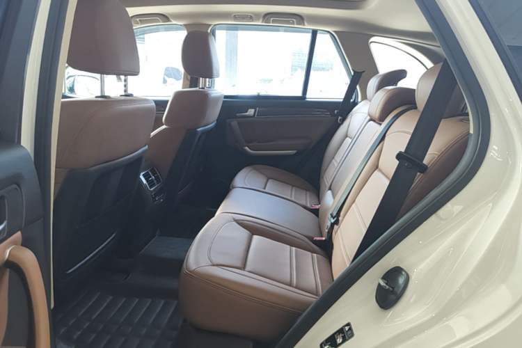 Used Haval H8 2015 2.0T Two-Wheel Drive Comfort Version Left Rear Seat