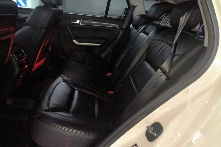 Used Haval H8 2015 2.0T Two-Wheel-Drive Luxury Version Left Rear Seat