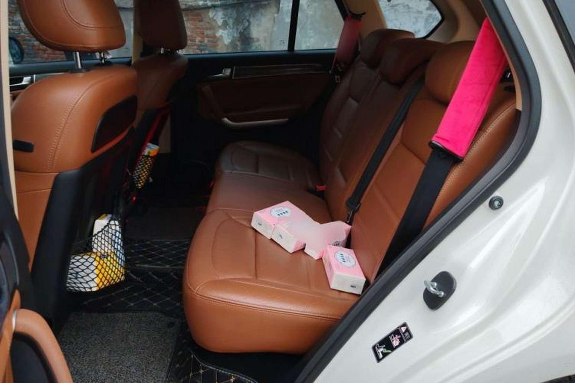 Used Haval H8 2015 2.0T Two-Wheel-Drive Luxury Version Left Rear Seat