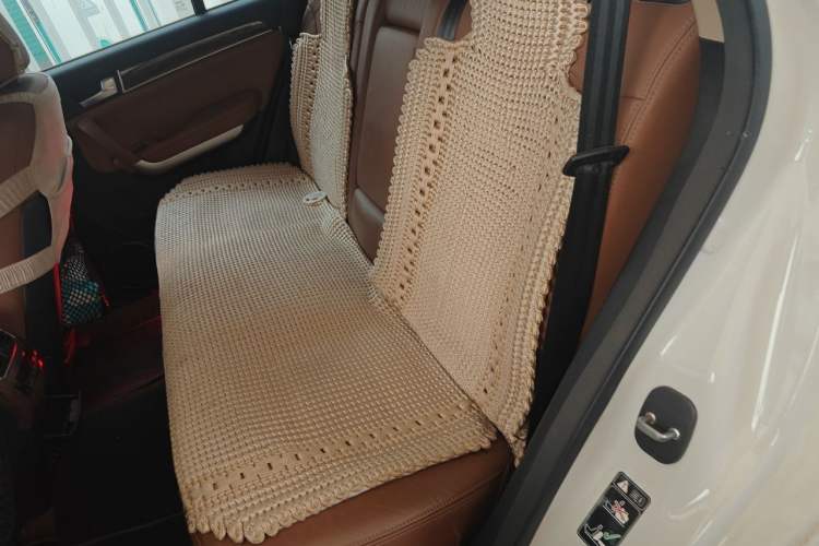 Used Haval H8 2015 2.0T Two-Wheel-Drive Luxury Version Left Rear Seat