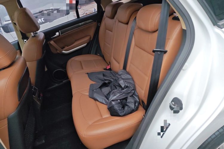 Used Haval H8 2015 2.0T Two-Wheel-Drive Luxury Version Left Rear Seat