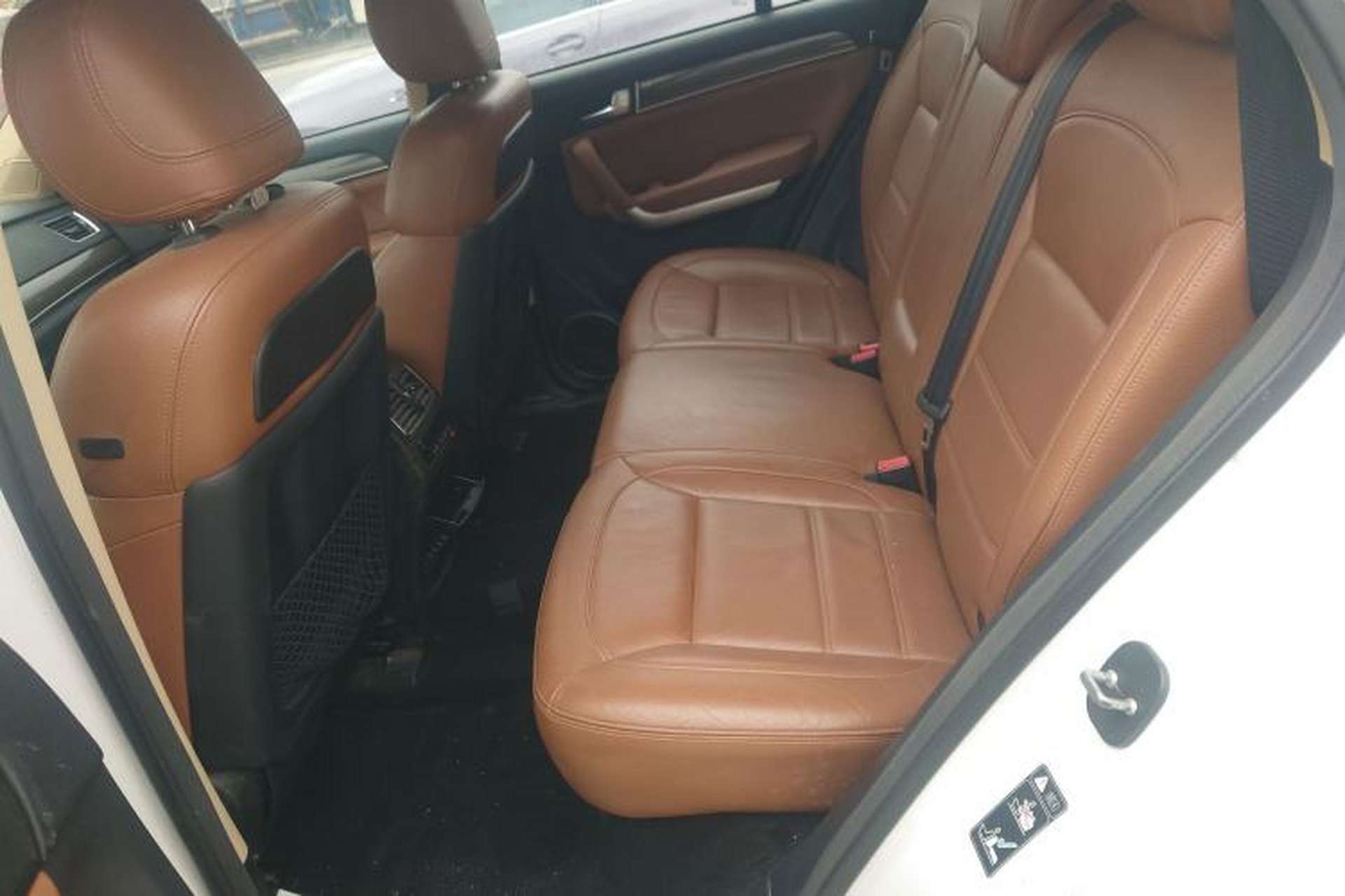 Used Haval H8 2015 2.0T Two-Wheel-Drive Luxury Version Left Rear Seat