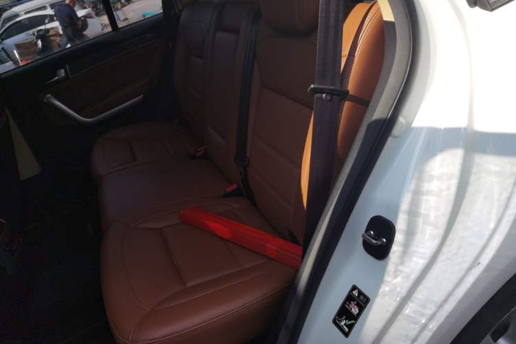 Used Haval H8 2015 2.0T Two-Wheel-Drive Standard Version Left Rear Seat