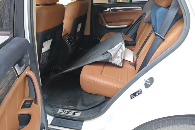 Used Haval H8 2015 2.0T Two-Wheel-Drive Elite Version Left Rear Seat