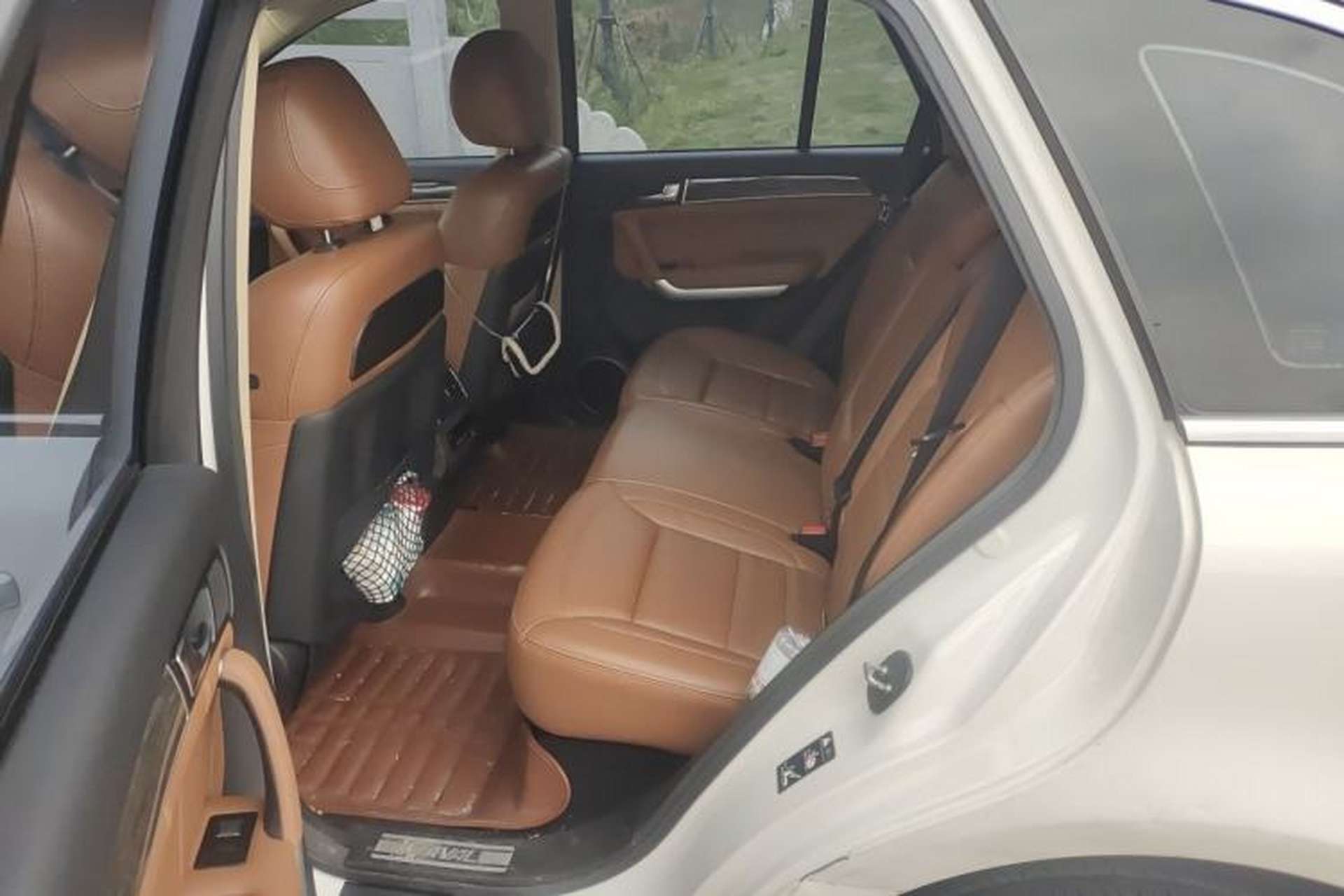 Used Haval H8 2015 2.0T Two-Wheel-Drive Luxury Version Left Rear Seat