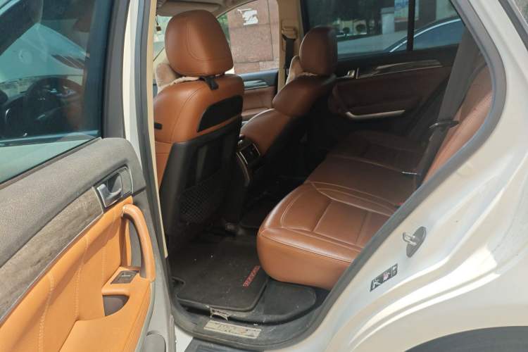 Used Haval H8 2015 2.0T Two-Wheel-Drive Luxury Version Left Rear Seat