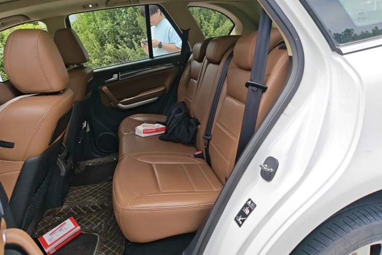 Used Haval H8 2015 2.0T Two-Wheel-Drive Elite Version Left Rear Seat