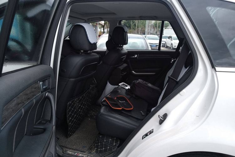 Used Haval H8 2015 2.0T Two-Wheel-Drive Luxury Version Left Rear Seat